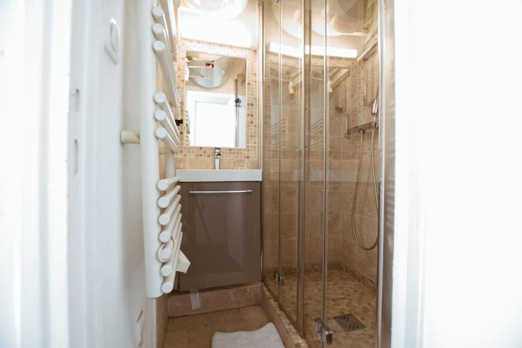 With Cinema@paris Chatelet Apartamento Paris